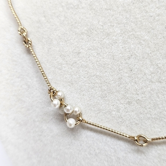 VINTAGE Avon Gold Tone White Faux Pearl Cluster Beaded Dainty Necklace - Picture 2 of 6